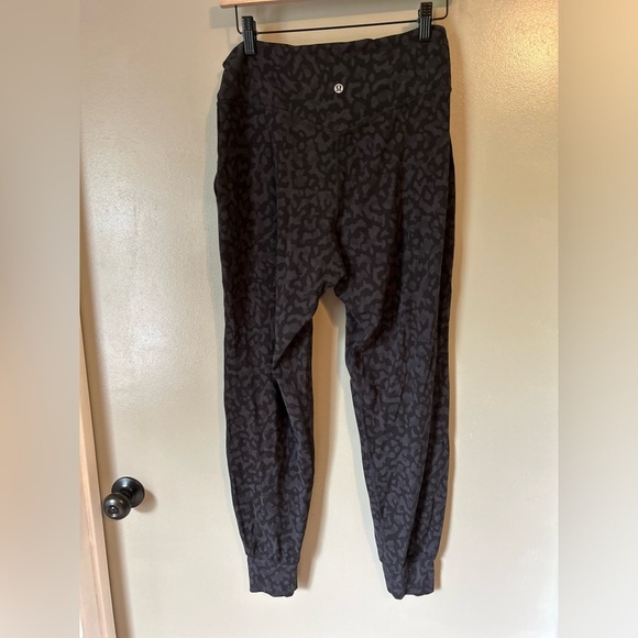 Lululemon align cheetah print joggers size 8 - Picture 2 of 4